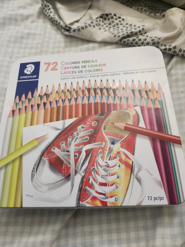 Color Creatives Christmas Coloring Book & Studio Colour Pencils image indicator(9)