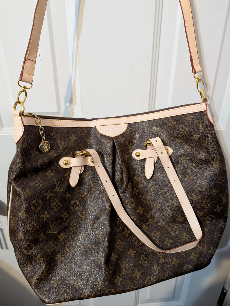 Faux Louis Vuitton Monogram Canvas Bag image indicator(2)