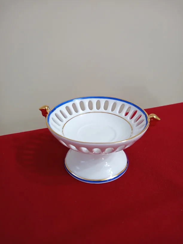 Wellington Castle Royal Class Porcelain Pedestal Bowl thumbnail