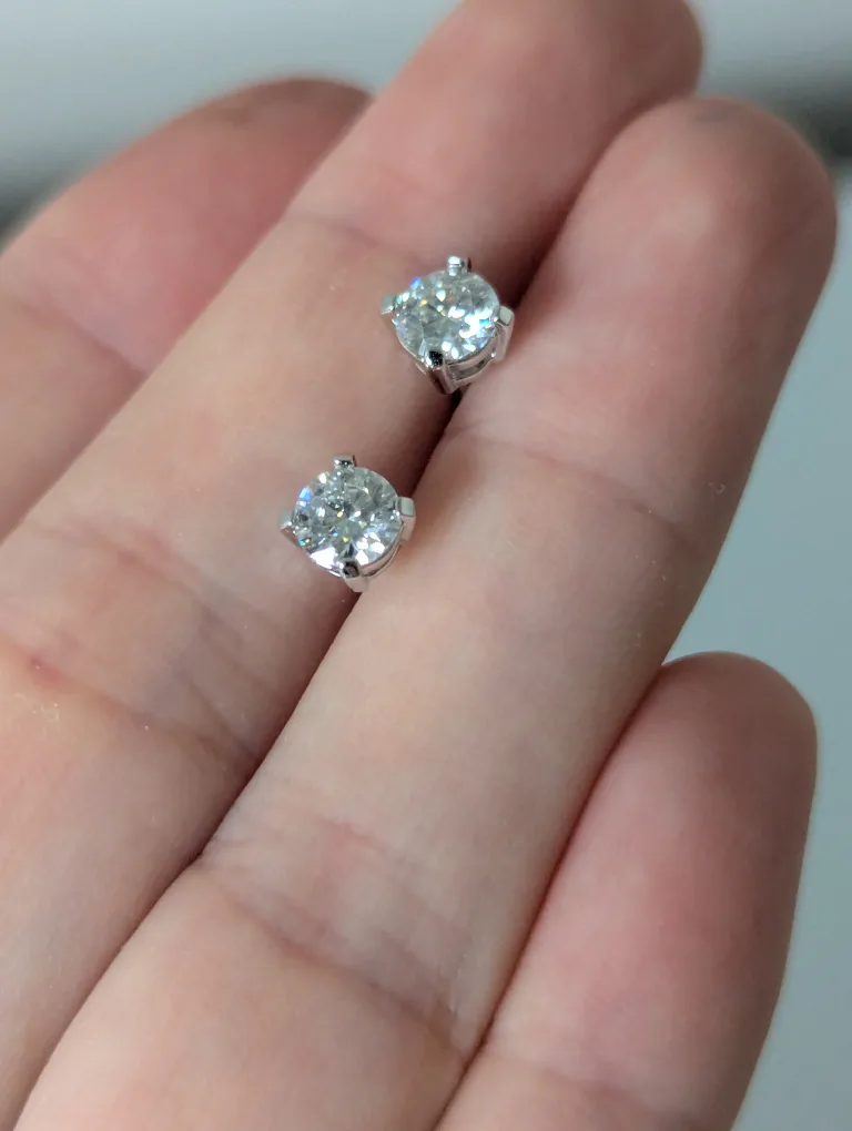 Moissanite Studs Earrings 0.5 CT image indicator(3)