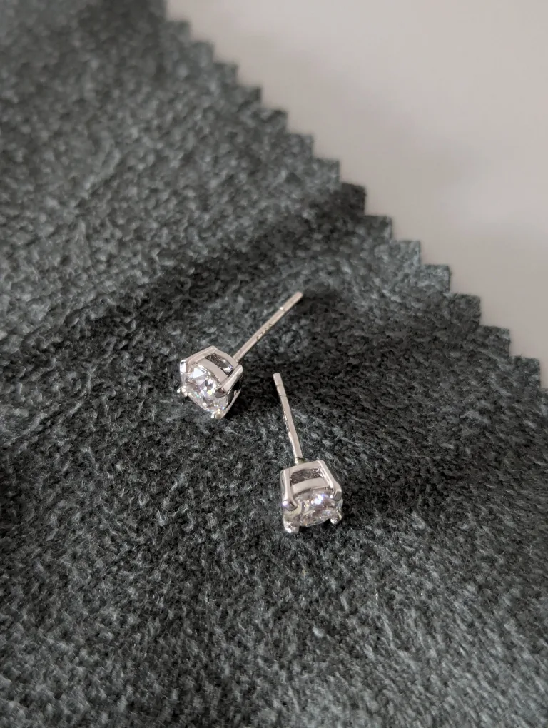 Moissanite Studs Earrings 0.5 CT image indicator(4)