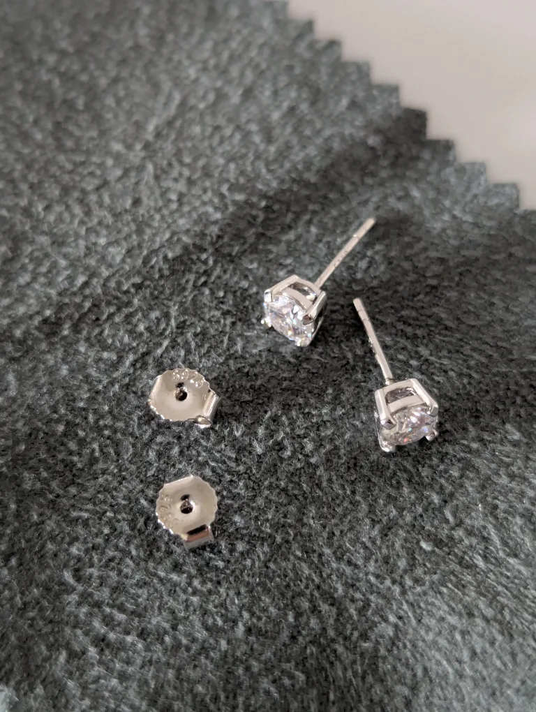 Moissanite Studs Earrings 0.5 CT image indicator(5)