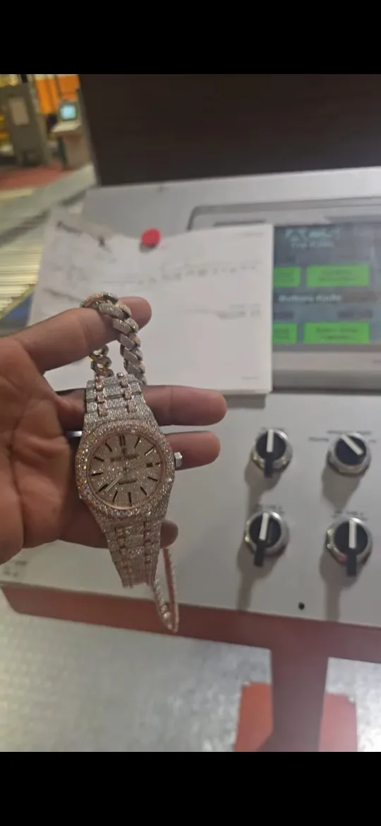 AP Diamond-studded Watch thumbnail