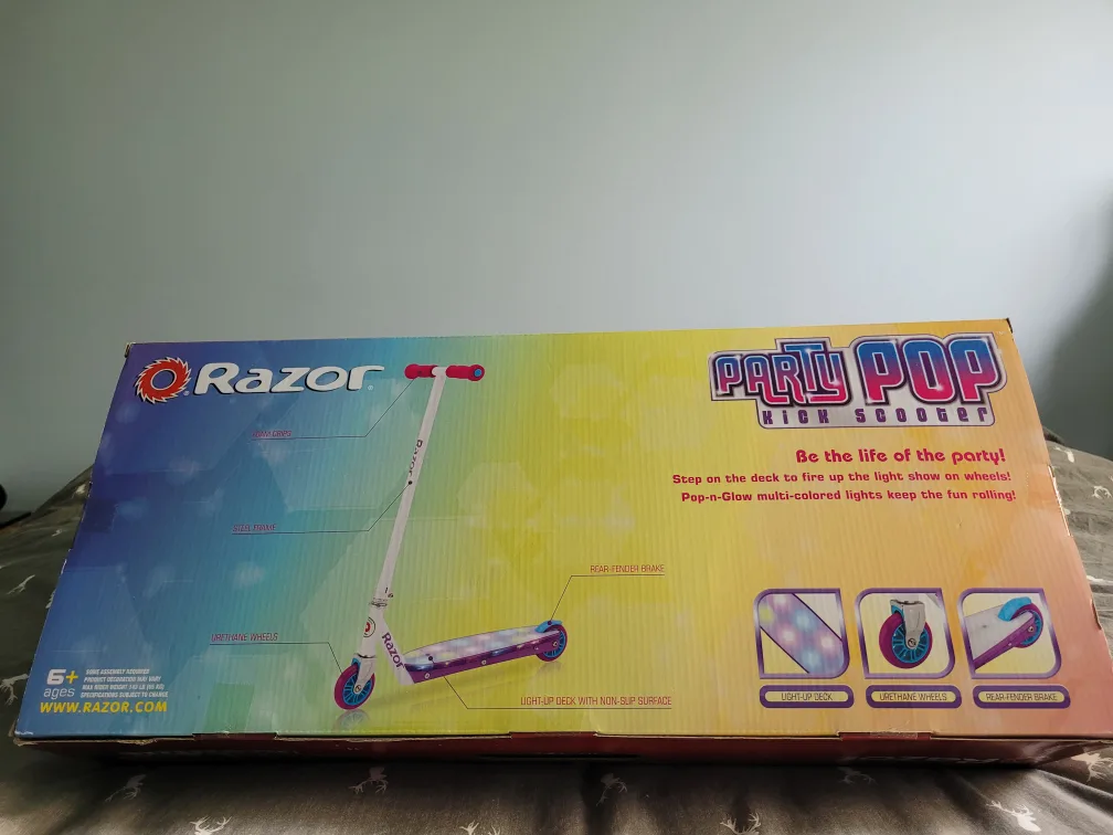 Brand new Party Pop n Glow Kick Scooter image indicator(4)