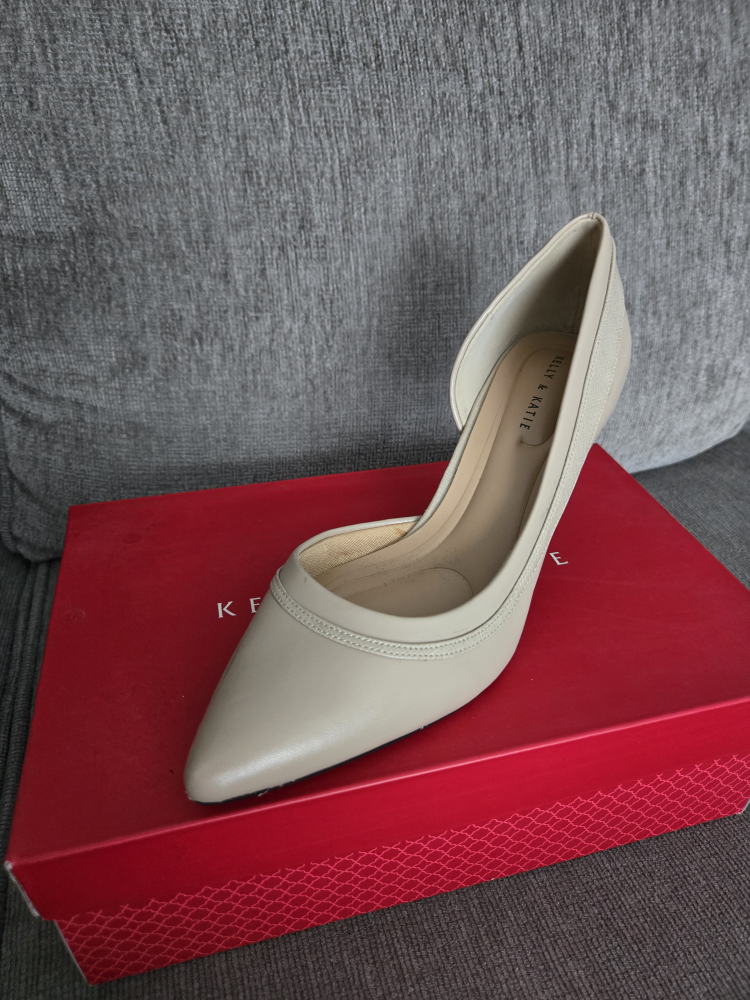Kelly & Katie Beige Heels, Size 8.5 - photo 2