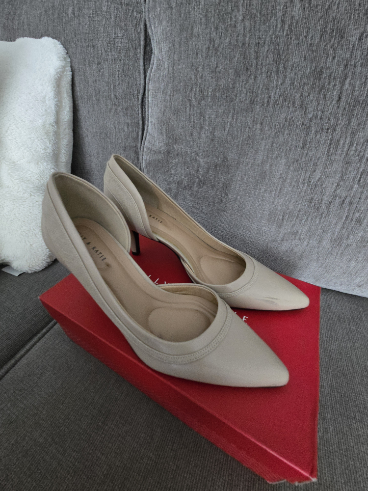 Kelly & Katie Beige Heels, Size 8.5 - photo 5