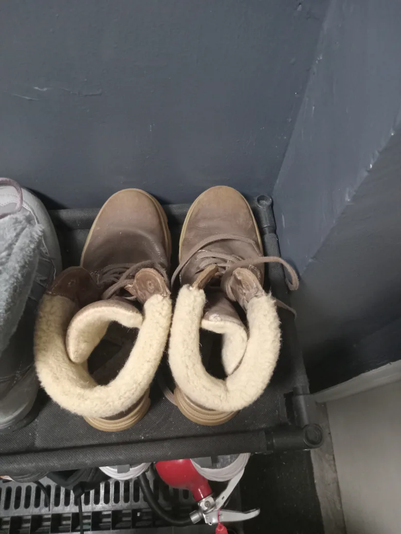 Snow boots thumbnail