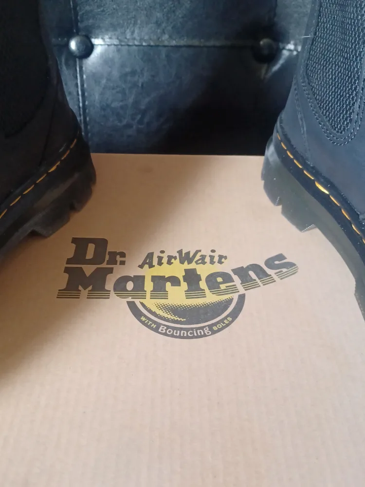 Dr. Martens Chelsea Boots, Black thumbnail