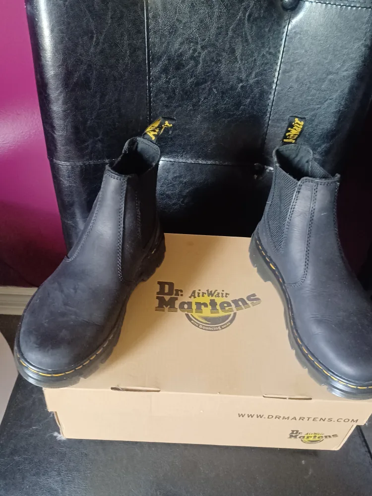 Dr. Martens Chelsea Boots, Black image indicator(2)