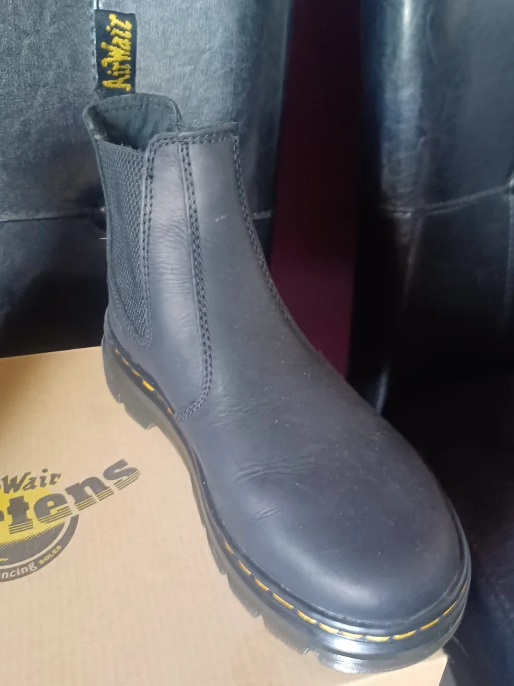 Dr. Martens Chelsea Boots, Black image indicator(3)