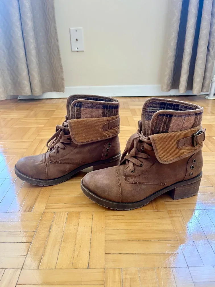 Brown Rock & Candy Women's Boots Size 7.5 thumbnail