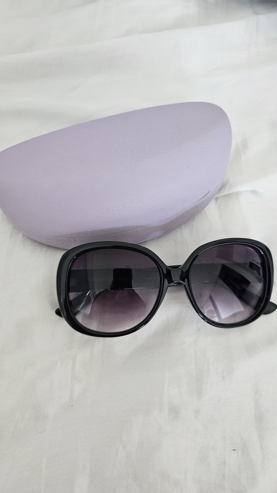 Tommy Hilfiger Black Sunglasses with Case - photo 2