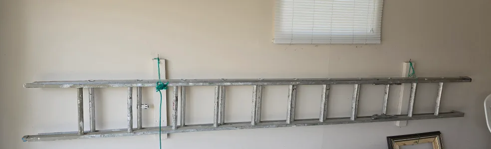 Aluminum extention Ladder thumbnail