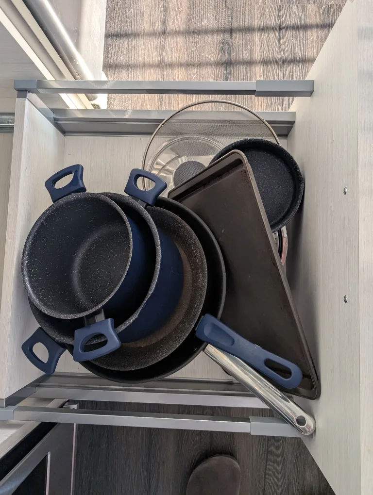 Assorted Kitchenware thumbnail