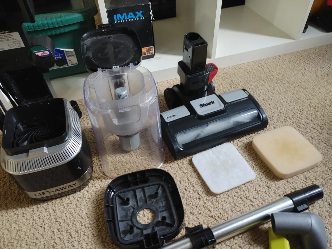 Shark Lift-Away Vacuum with Attachments image indicator(2)