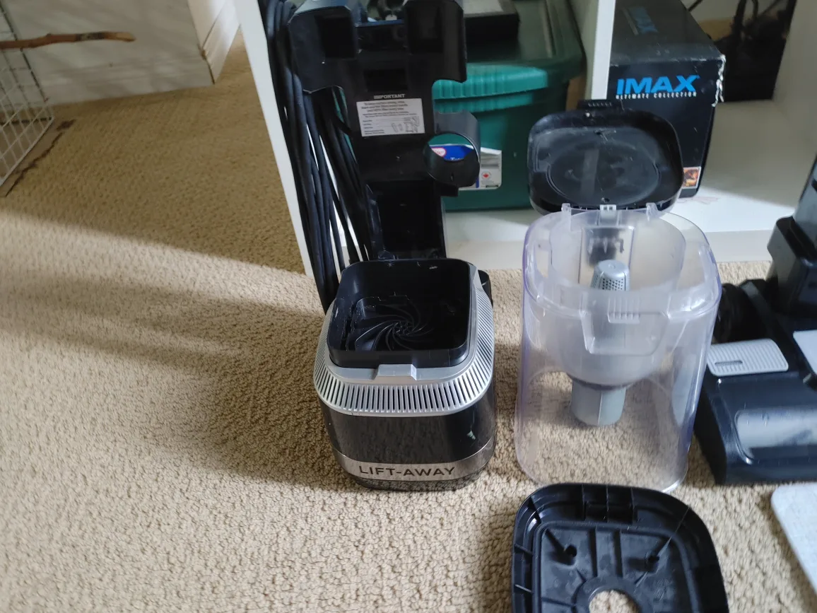 Shark Lift-Away Vacuum with Attachments image indicator(3)