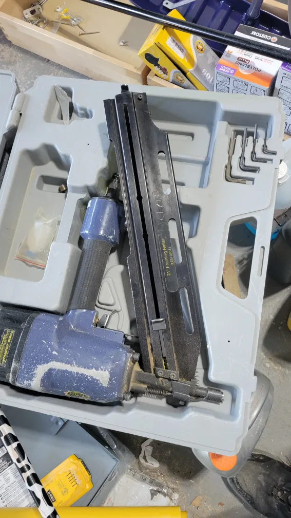 Central Pneumatic Framing Nailer image indicator(3)