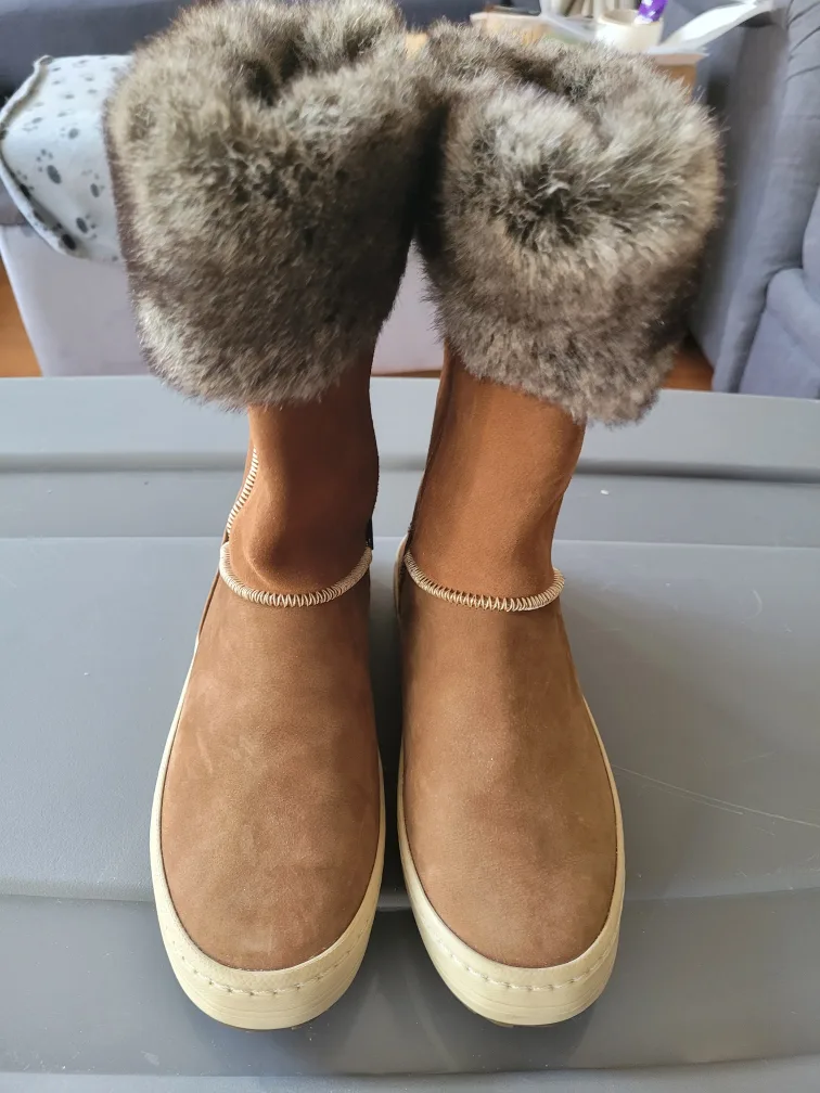 Helly Hansen Brown Suede & Fur Boots thumbnail