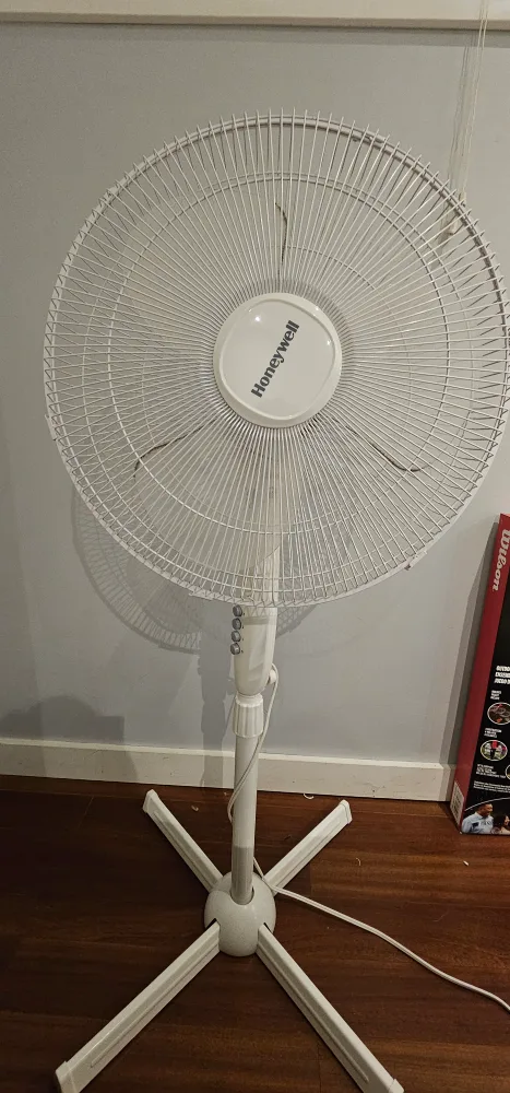 Honeywell White Stand Fan – Great Condition thumbnail