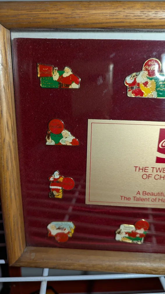 Vintage Coca-Cola Twelve Years of Christmas Framed Pin Set 🇨🇦 image indicator(3)