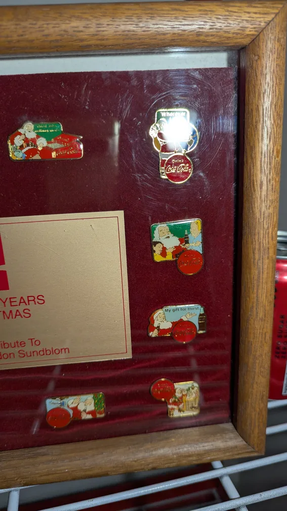 Vintage Coca-Cola Twelve Years of Christmas Framed Pin Set 🇨🇦 image indicator(5)