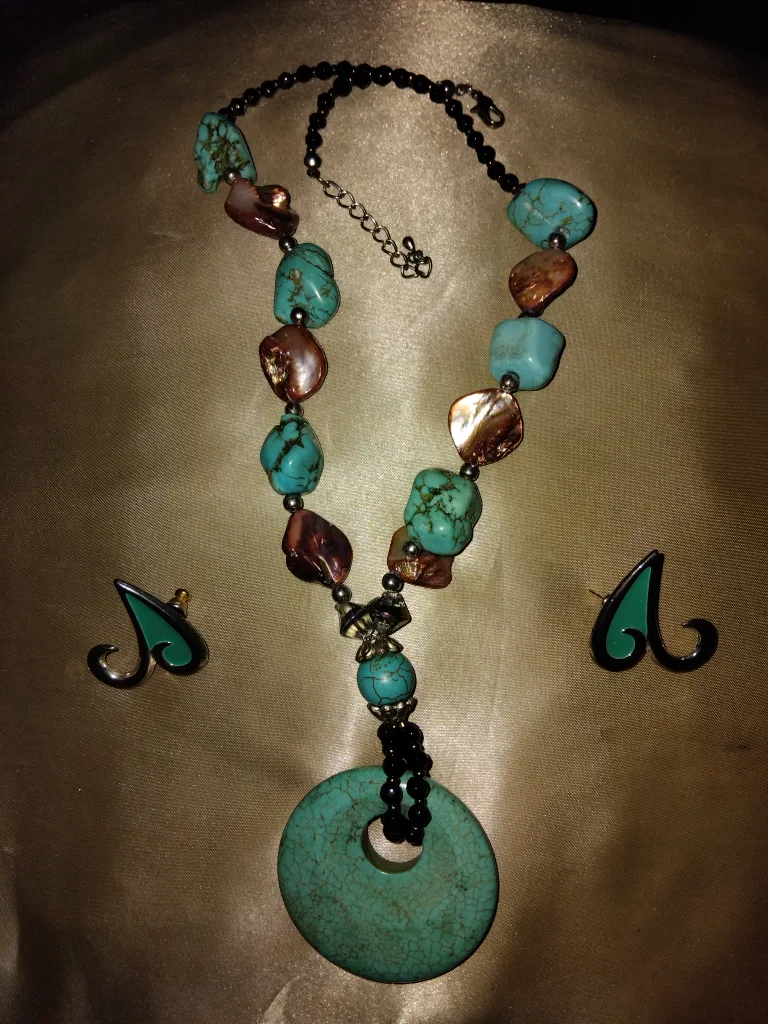 Turquoise Necklace & Earring Set thumbnail
