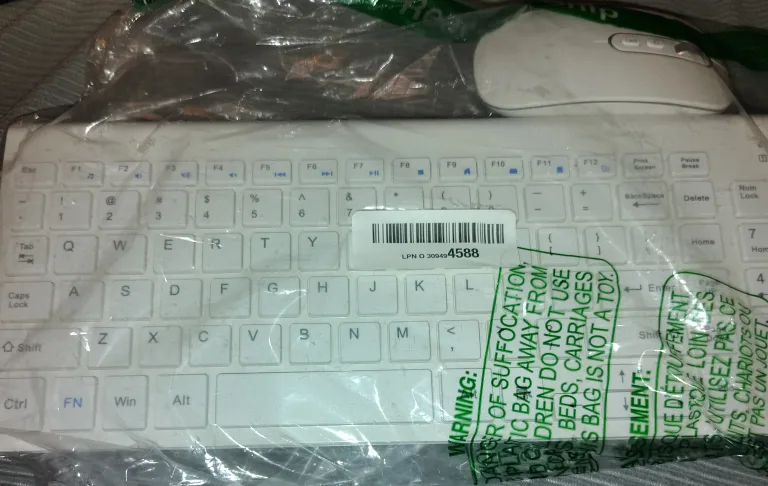 White Keyboard and Mouse Set thumbnail