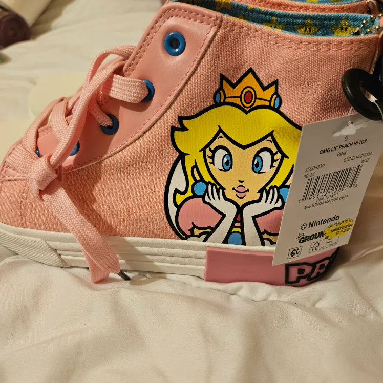 Nintendo Princess Peach Hi Top Shoes - Size 6 thumbnail