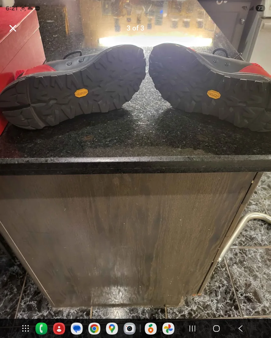 Red Hugo Boss image indicator(3)