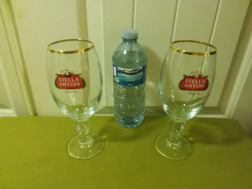 Stella Artois Beer Glasses - Set of 2 🍻 🇨🇦 thumbnail