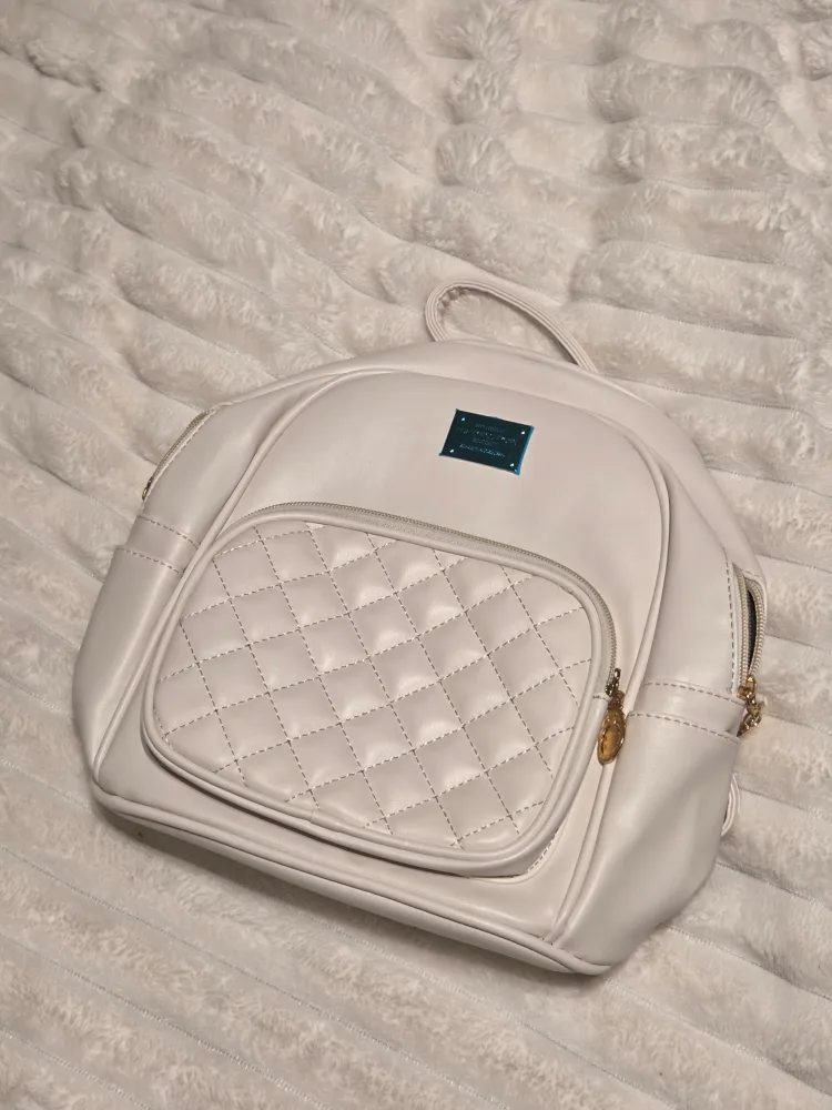 White Quilted Backpack image indicator(2)