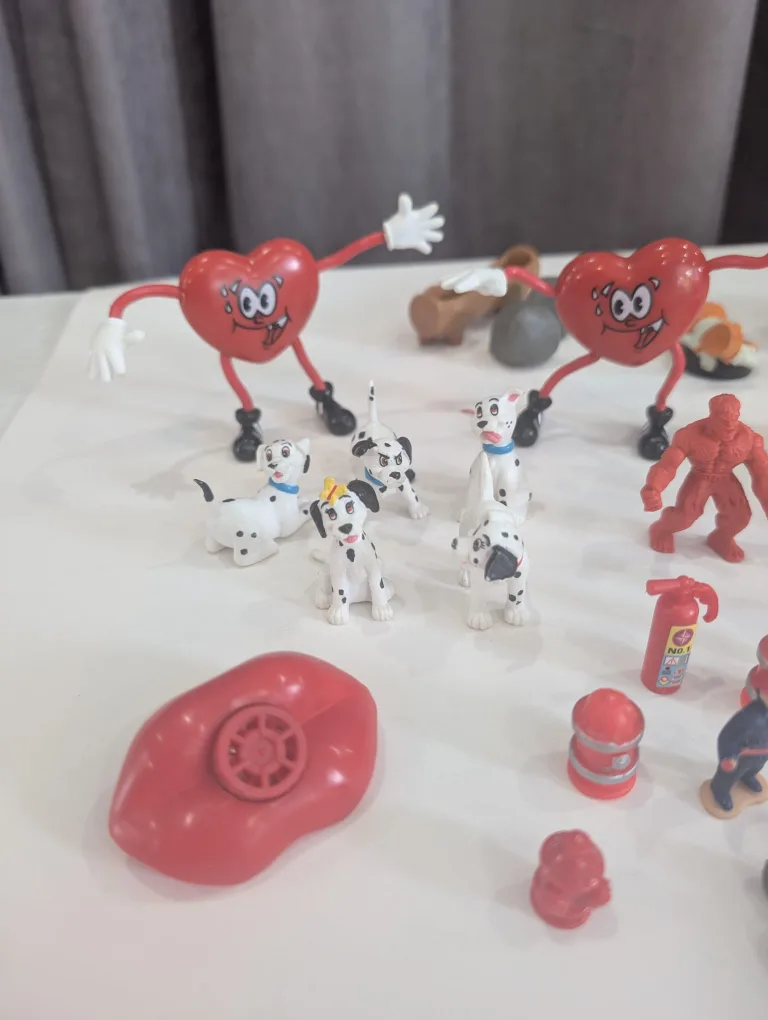 Assorted vintage Toy Figures - 90s / early 2000s image indicator(3)