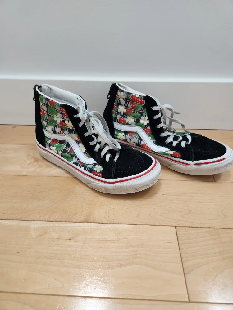 Vans Sk8-Hi Zip Strawberry Floral Shoes
