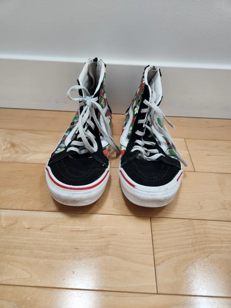 Vans Sk8-Hi Zip Strawberry Floral Shoes image indicator(2)