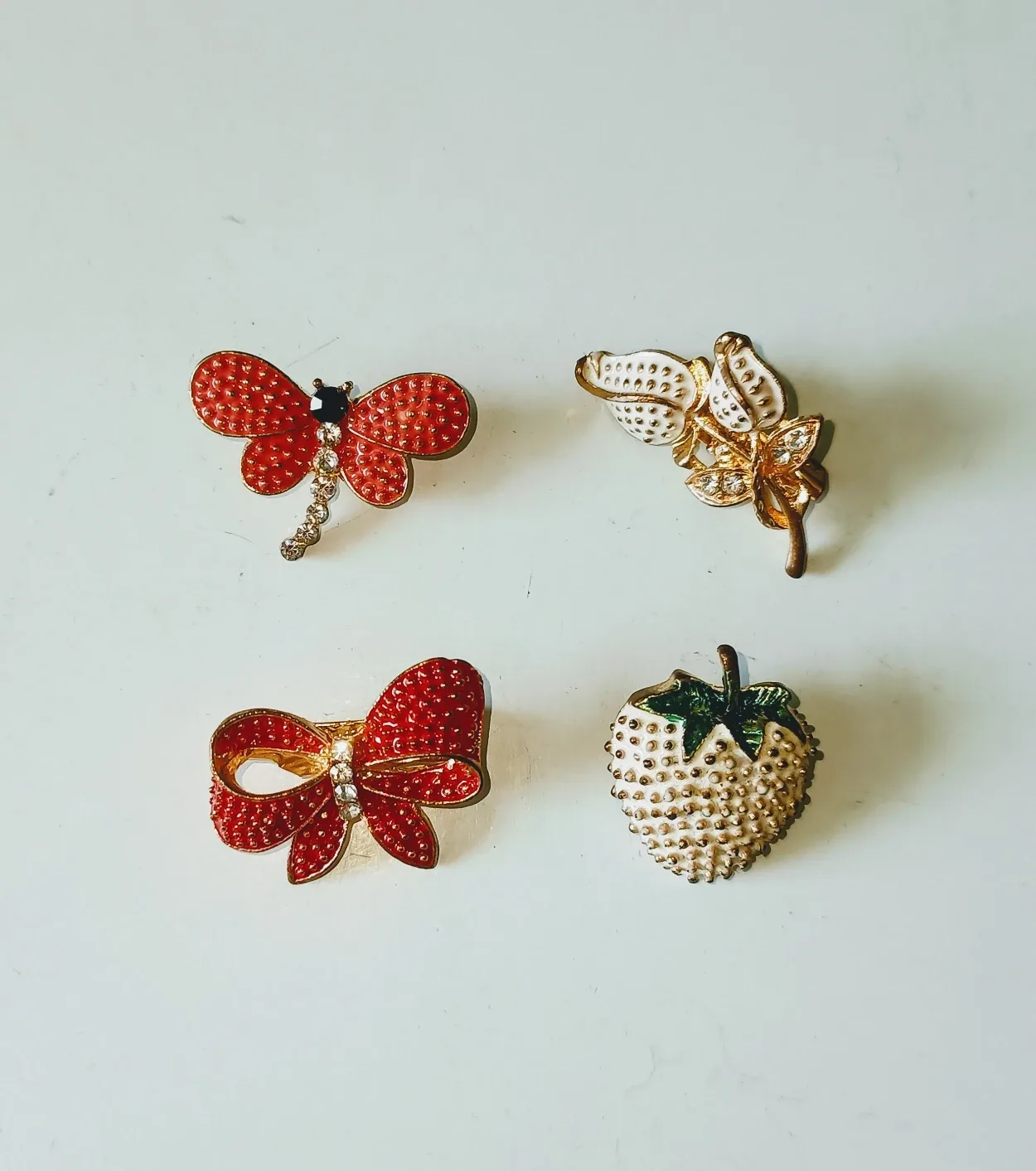New$4all~4x Brooches 🇨🇦 thumbnail