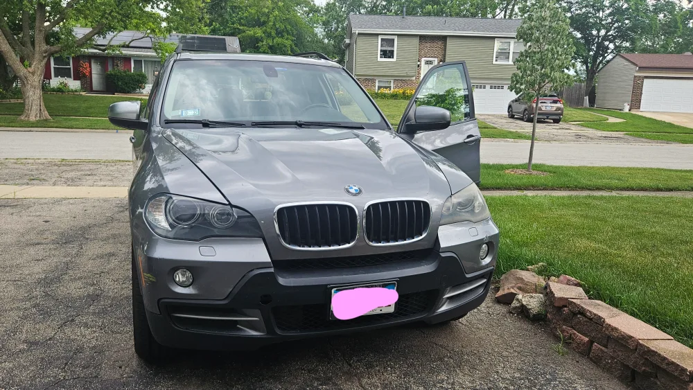 BMW X5 SUV - Gray thumbnail