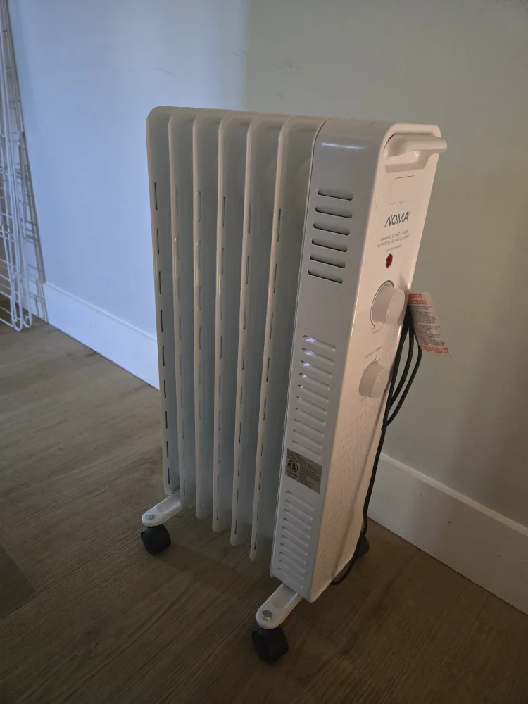 Two NOMA Oil Filled Radiator Heaters - White 🇨🇦 image indicator(3)
