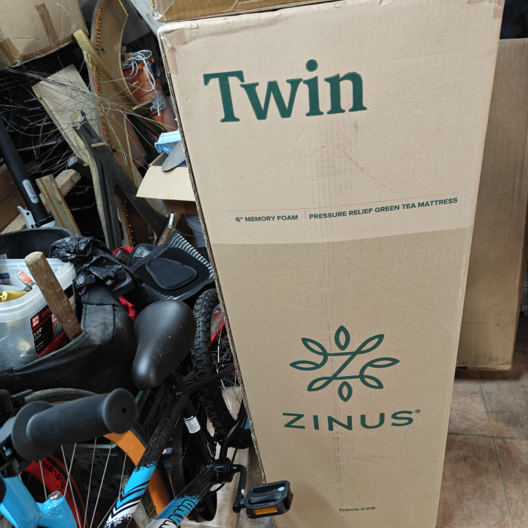 Zinus Twin 6" Memory Foam Mattress - New in Box!