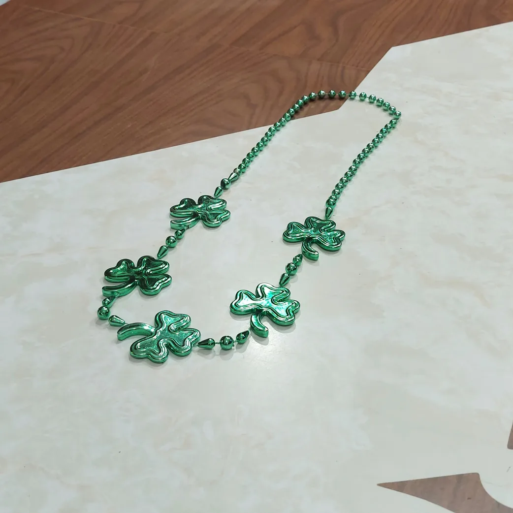FREE shamrock necklace 🇨🇦 thumbnail