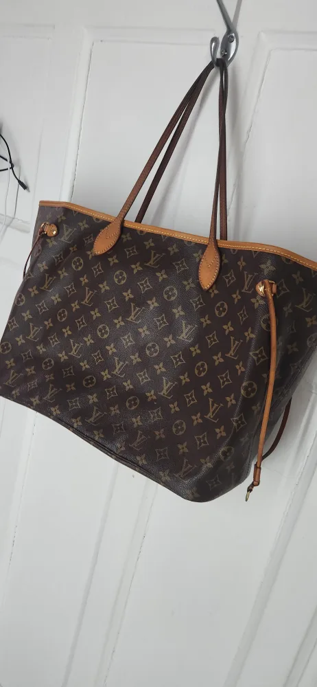 Louis Vuitton Neverfull MM Tote Bag image indicator(2)