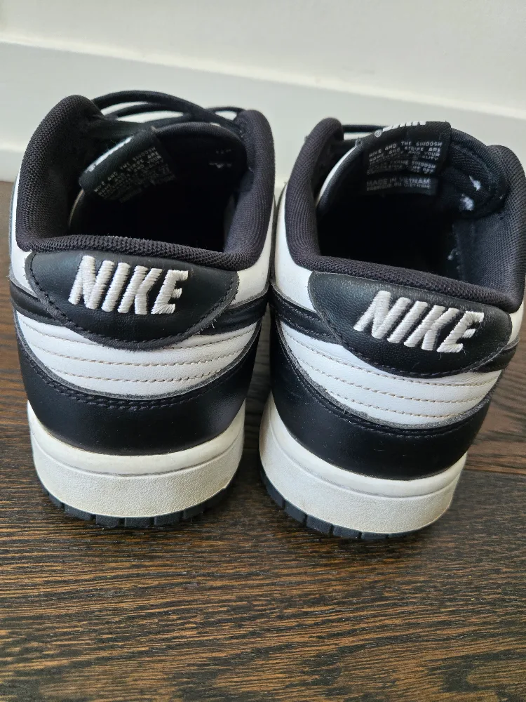 Nike Dunk Low, Black & White image indicator(3)