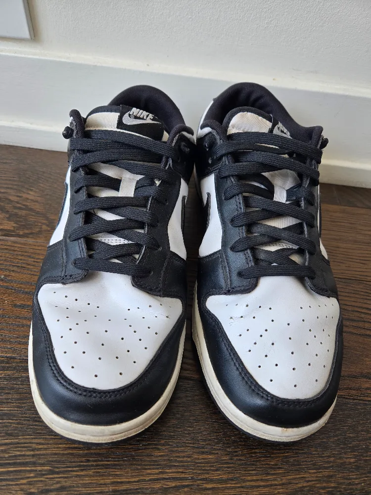 Nike Dunk Low, Black & White image indicator(4)