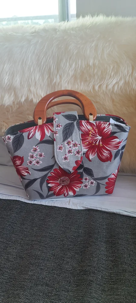 Handpainted Bag with Wooden Handles image indicator(2)