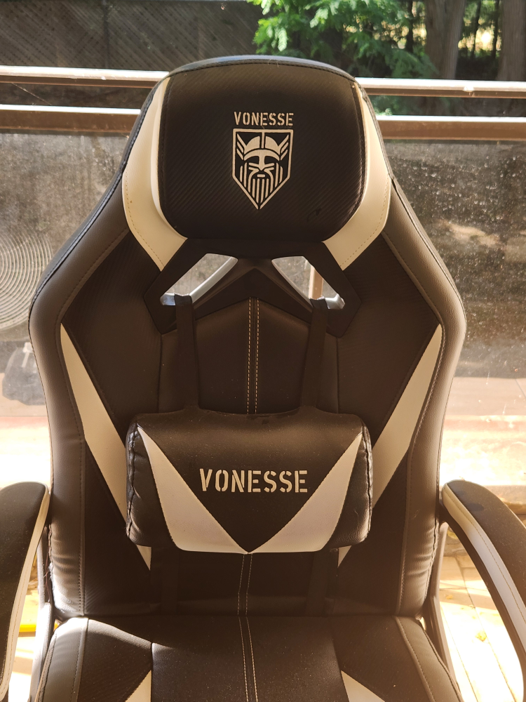 Vonesse Gaming Chair - Some Wear