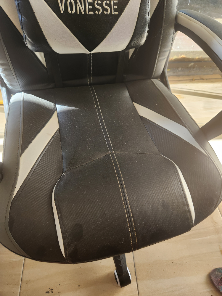Vonesse Gaming Chair - Some Wear - photo 3