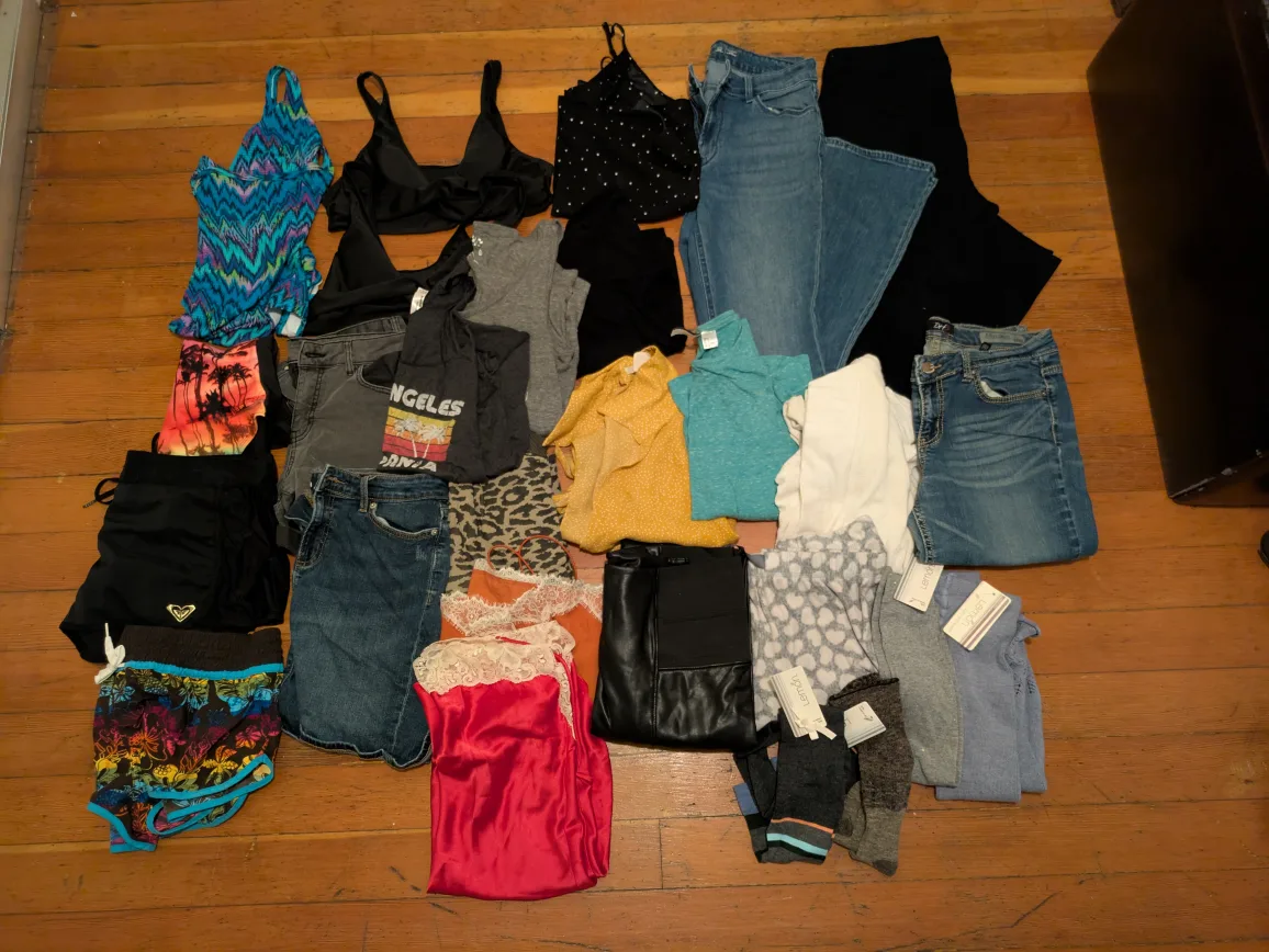 Mixed Ladies Clothing Lot thumbnail