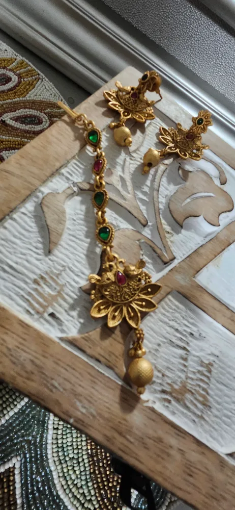 Gold-toned Indian Jewelry Set thumbnail