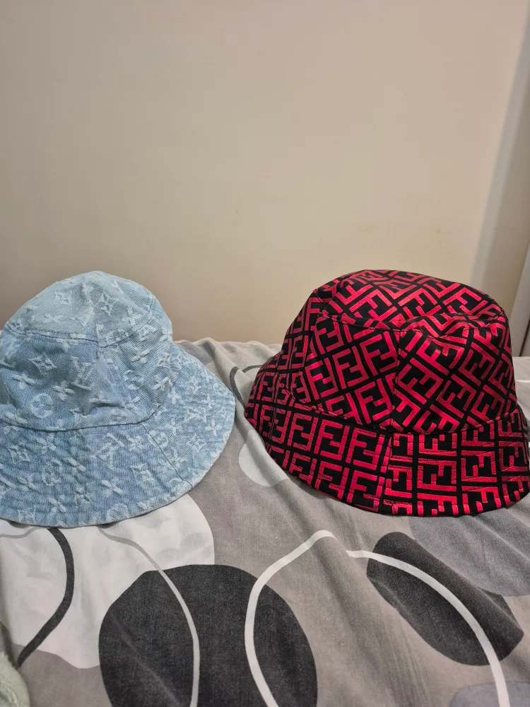 bucket hats esch 20$ thumbnail