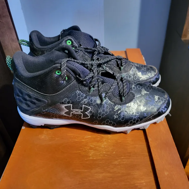 Under Armour Area 8 Baseball Cleats - Size 10 image indicator(2)