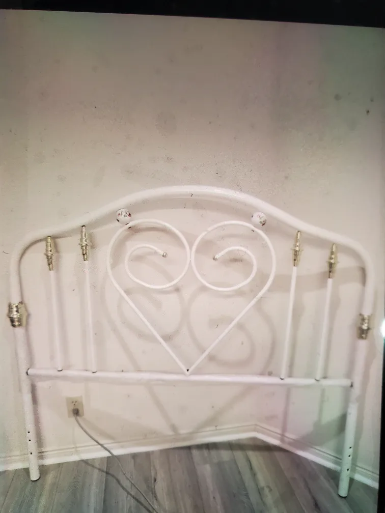 White Metal Heart Design Headboard thumbnail